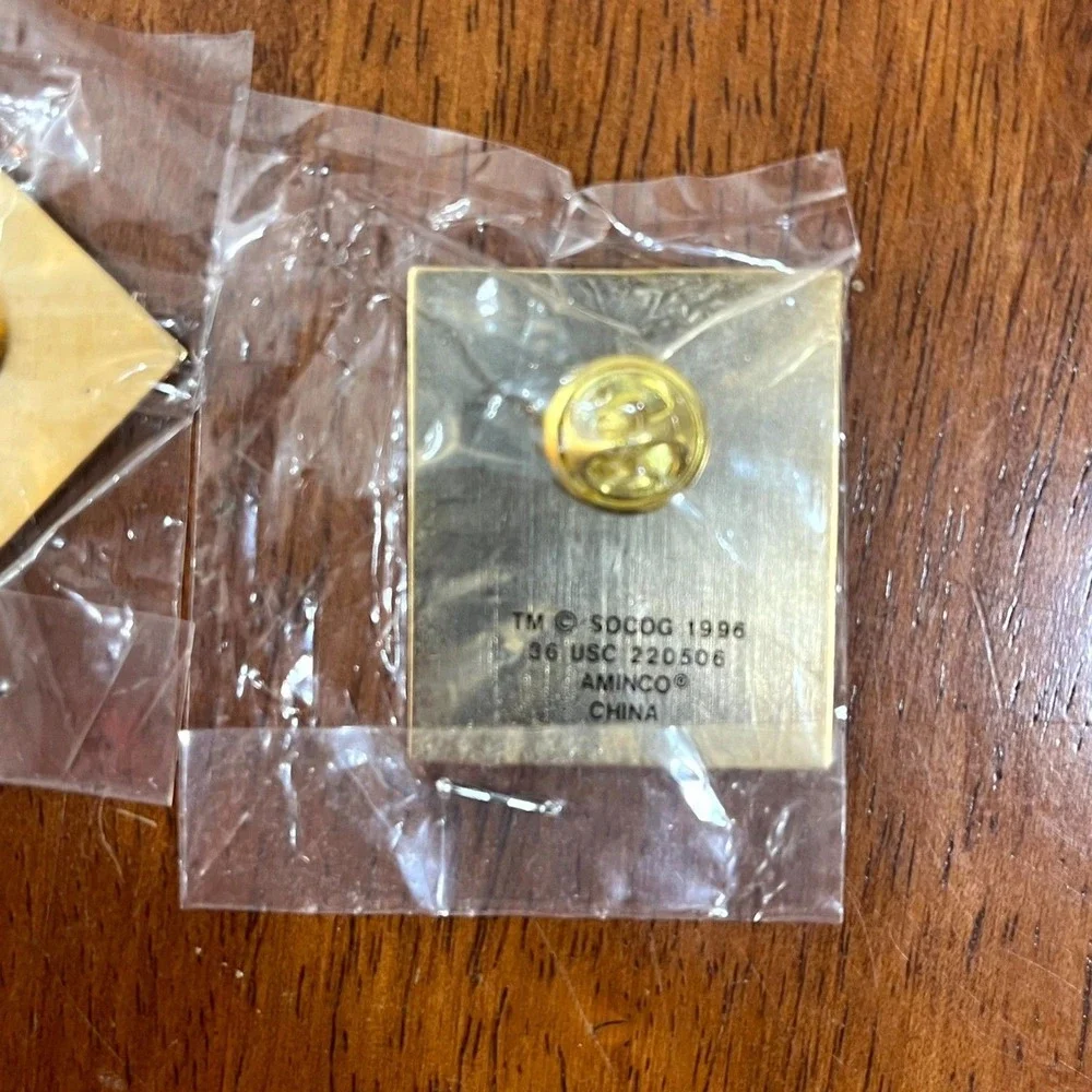 2000 Vintage Sydney Olympics Sports Illustrated‎ Pin & Official Souvenir